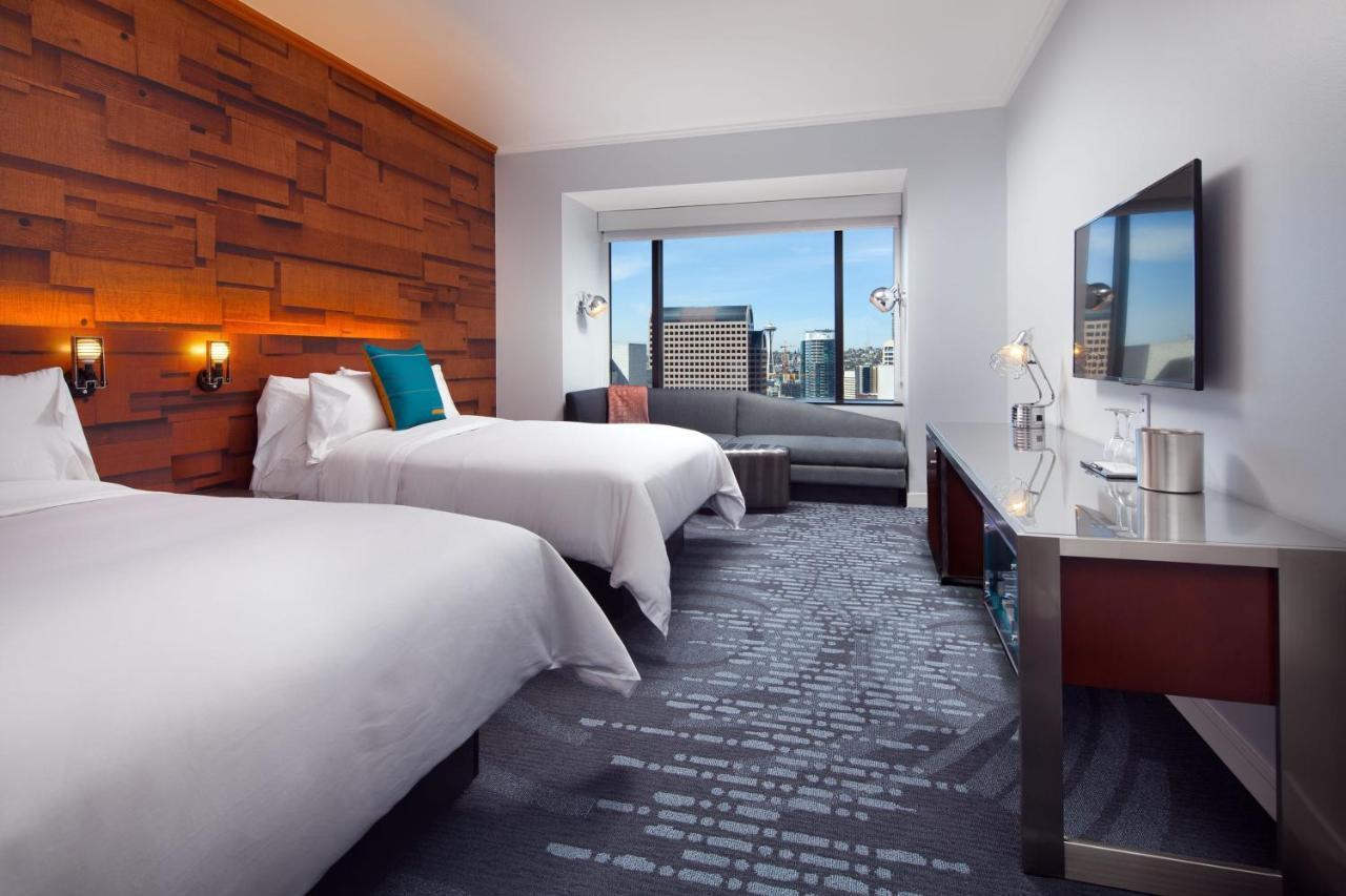 Spectacular, Guest room, 2 Double, City view, High floor